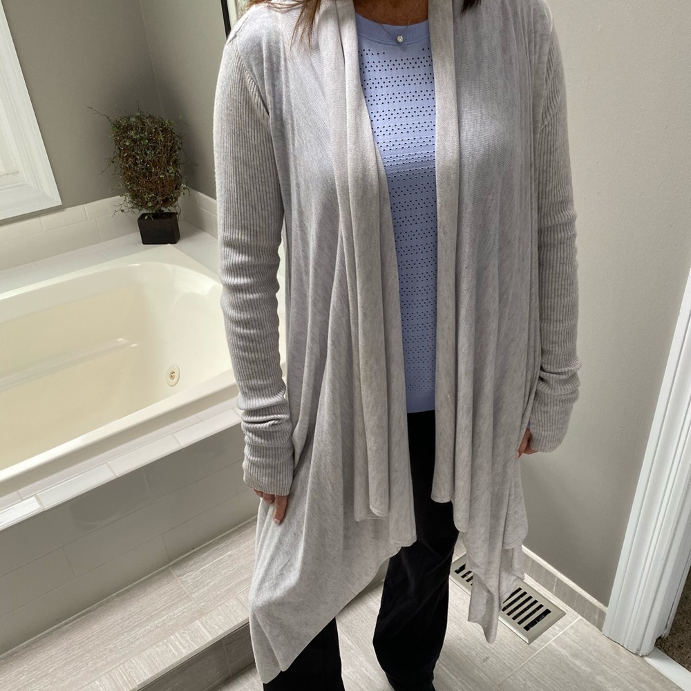 Lululemon universal wrap heathered gray.